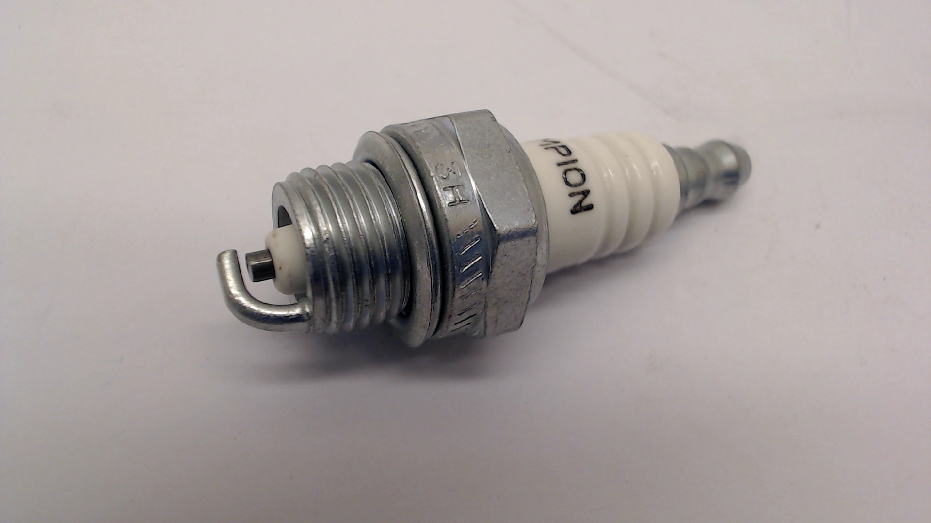 Hitachi 6699328 SPARK PLUG ASS'Y RCJ8Y