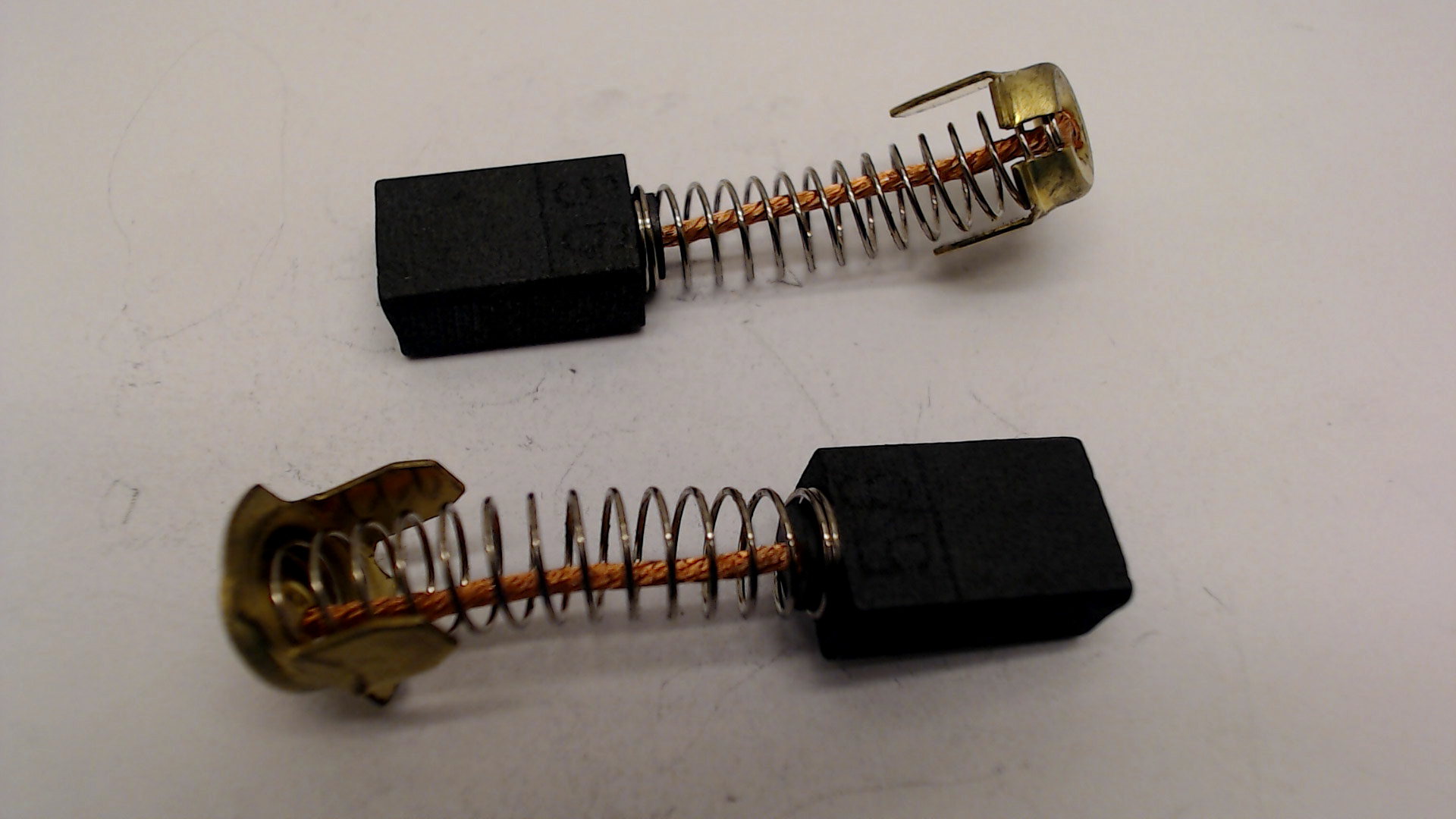 Hitachi 999-056 Carbon Brush (1 Pair)