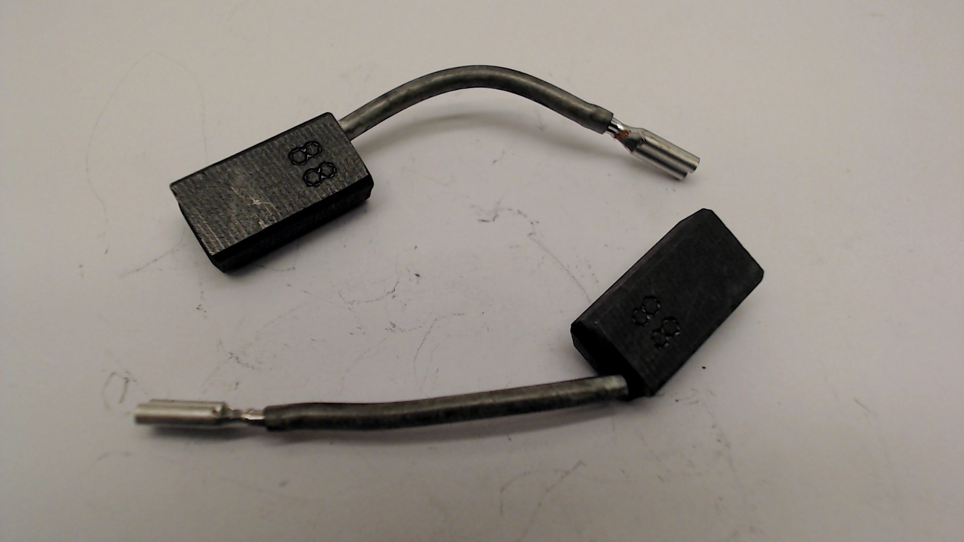 Hitachi 999-088 Carbon Brush (1 Pair)