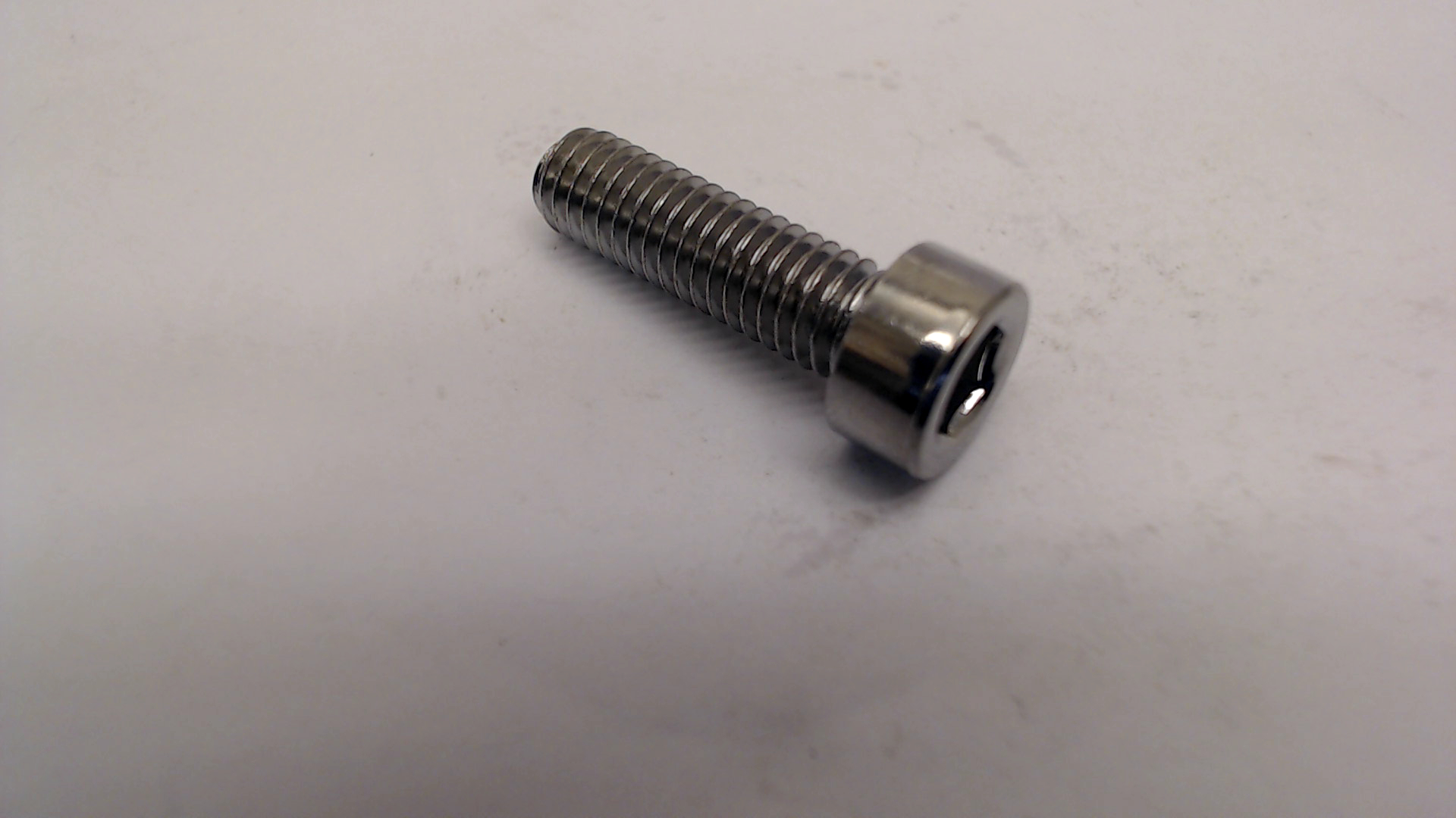 Makita SE00000176 SCREW 6X20 DMR102/107/107W